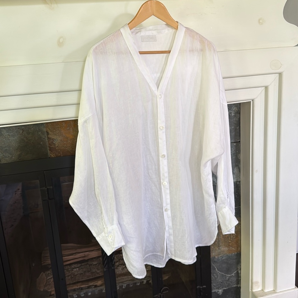 White 100% Linen Button Down SHIRT. Pearly buttons. Longer back. Size L. New.